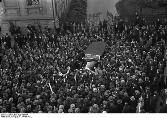 Reichskanzler Adolf Hitler verläßt die Reichskanzlei (30. Januar 1933)